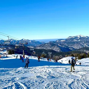 Mit Bergblick In Bayerischen Alpen Ruhpolding